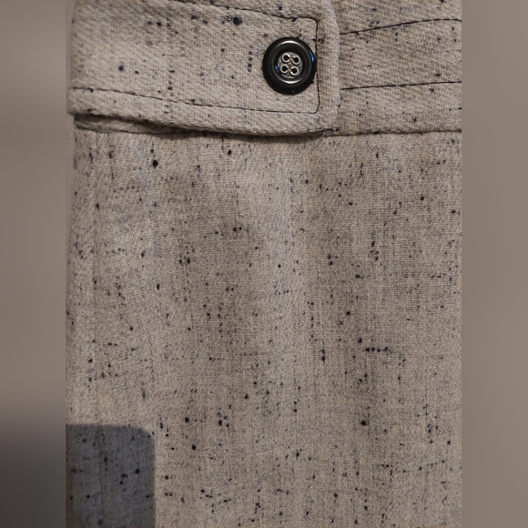 Outback Red size 4 poly/wool blend skirt. 16 inches long. Dry clean. - Picture 4 of 4